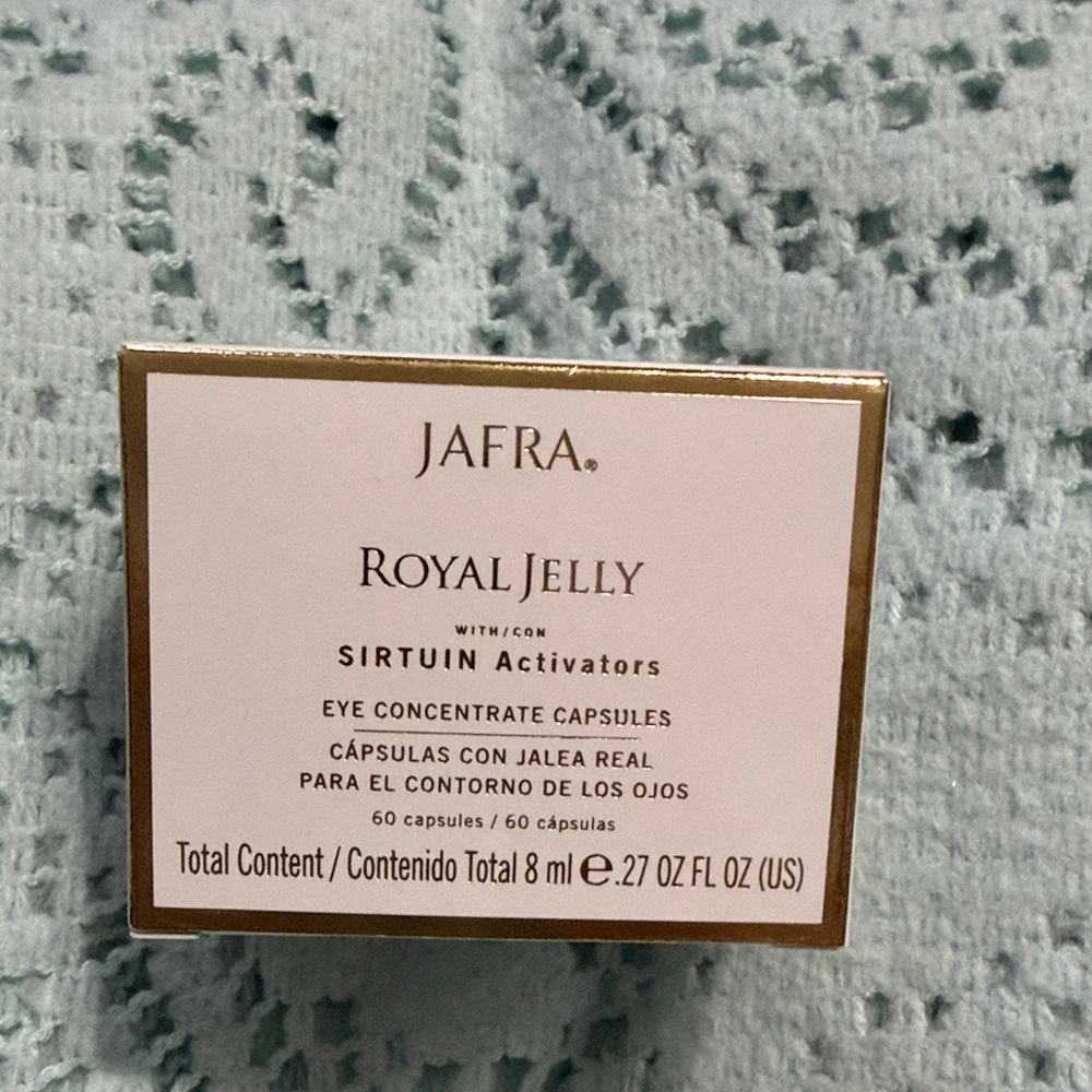 JAFRA Royal Jelly Eye Concentrate Capsules - White & Gold Packaging